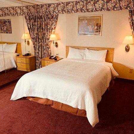 Coliseum Inn & Suites - Garden City Long Island East Meadow 외부 사진