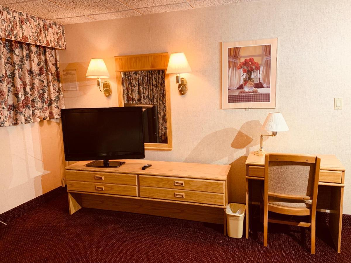 Coliseum Inn & Suites - Garden City Long Island East Meadow 외부 사진