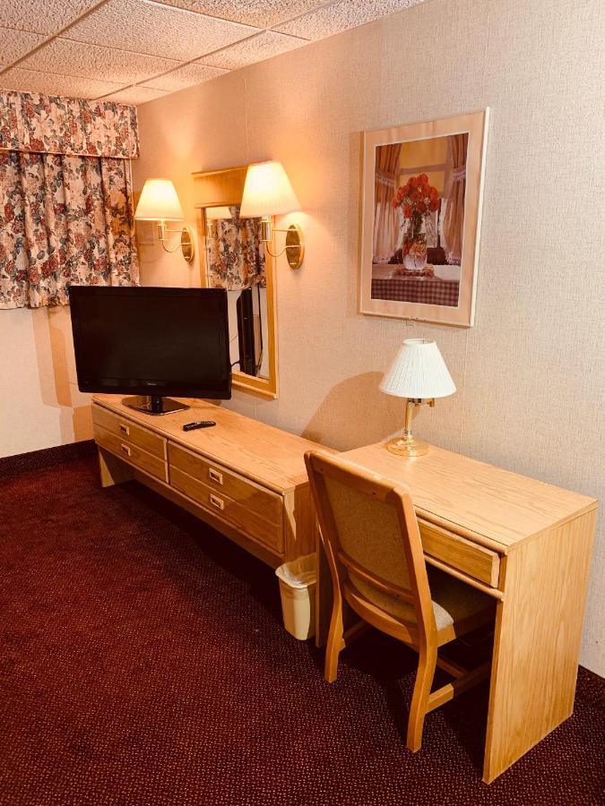 Coliseum Inn & Suites - Garden City Long Island East Meadow 외부 사진