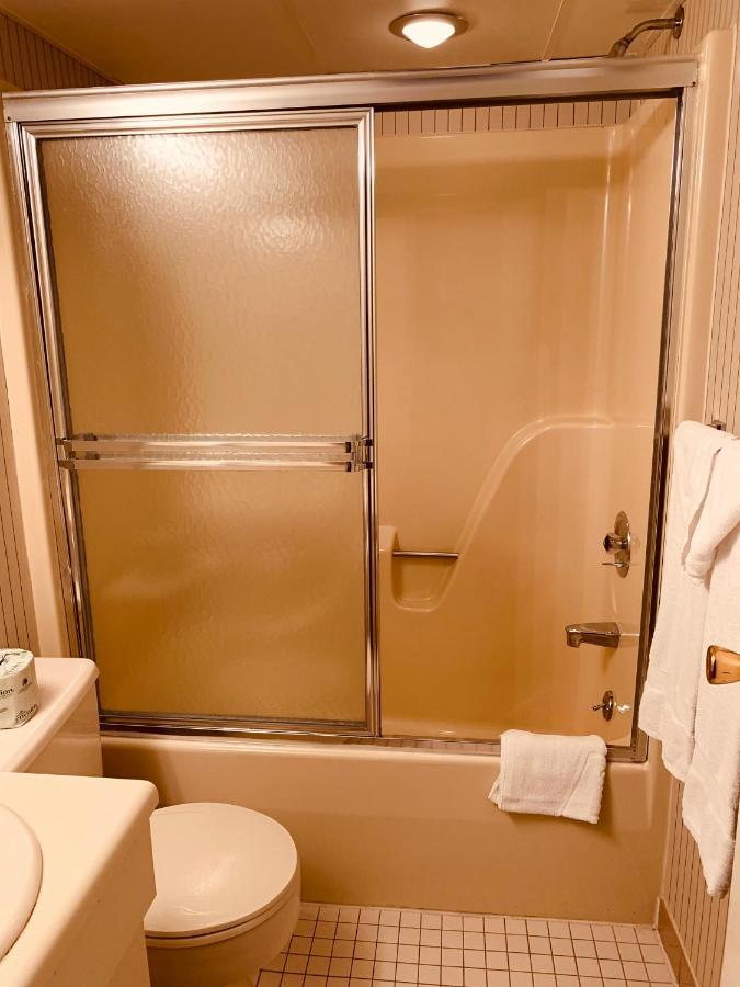 Coliseum Inn & Suites - Garden City Long Island East Meadow 외부 사진